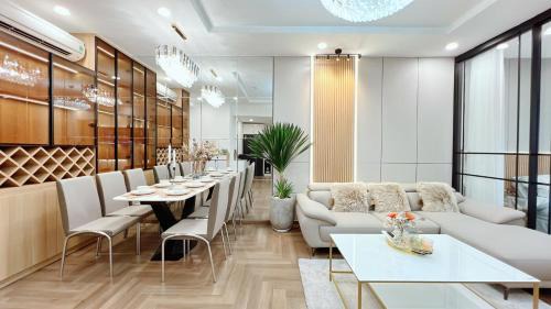 Hai Ba Trung Hotel | KABILUX HOUSE - 1-2-3 Bedrooms in Vinhomes Times City