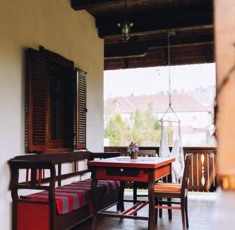 Comiat House | Kacor Guesthouse