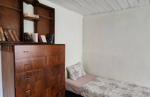 Rasimpasa House | Kadıköy Rasimpaşa-Tarihi Yeldeğirmeni / Müstakil Küçük Ev / Küçük Özel Oda
