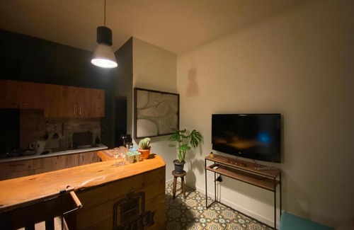 Rasimpasa Apartment | Kadikoy Tarihi Mahallede Loft Tasarimli Daire
