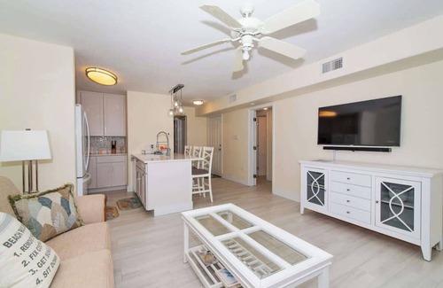 Rum Point Condo | Kaibo Kai Hacienda B-5 condo & Pool in Rum Point