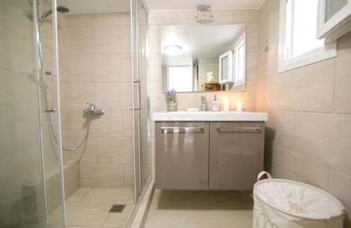 Agii Apostoli House | Kalamos sea view villa Beach walking distance