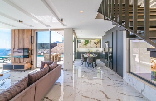 Bezirgan Villa | Kalkan Kalamar Deniz Manzaralı 5+1 Lüks Villa