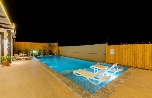 Faralya Apartment | Kalkanda Hamam Sauna ve Jakuzili Villa Golf