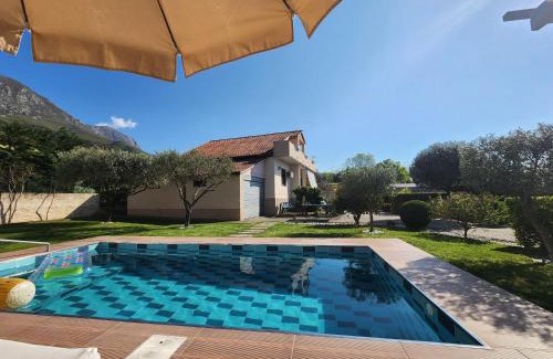 Sakës Villa | Kallmet Villa