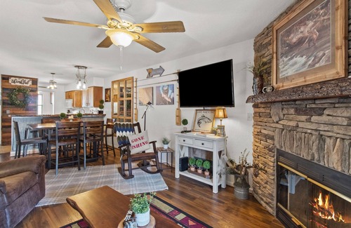 Table Rock Condo | KamAlot Kottage~Luxury Lakeview Condo~Resort~Pools