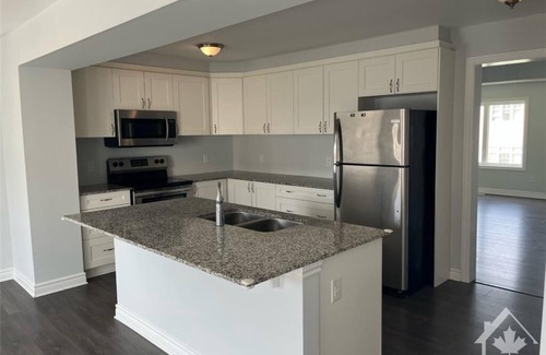 Ottawa Division House | Kanata 3bed/2.5Bath/Sleeps 10/2000sqft Luxury End Unit Townhouse/UpgradedKitchen