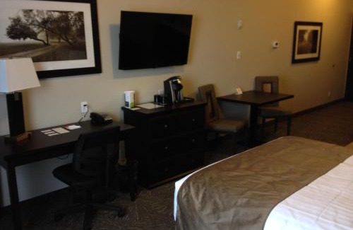 Whitecourt Hotel | Kanata Whitecourt