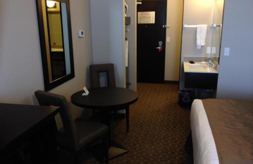 Whitecourt Hotel | Kanata Whitecourt