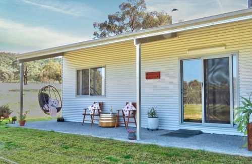 Bumbaldry House | Kangarooby Cottage - A Peaceful Off-grid Escape