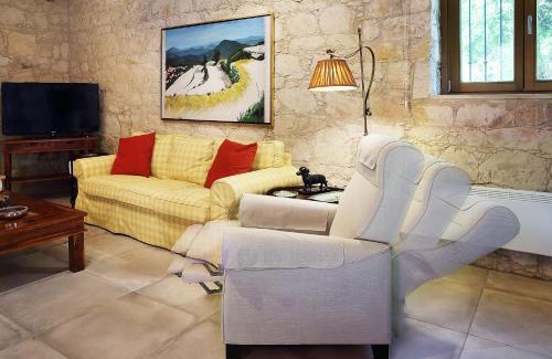 Arsos House | KANTARA HOUSE - A Rural Retreat of Comfort & Class!
