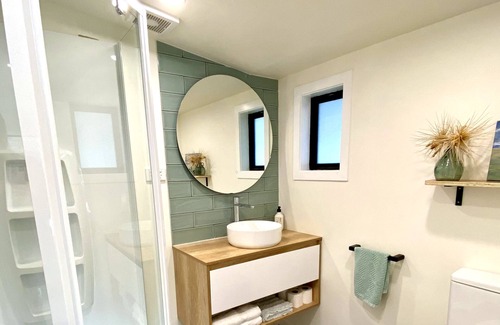 Pukerua Bay House | Kanuka Cottage - adorable tinyhouse in Pukerua Bay!