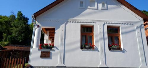 Haromhuta House | Karádi Vendégház