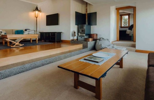 Rewa House | Karamu Korner - 4 BR bungalow near Fitzroy Beach