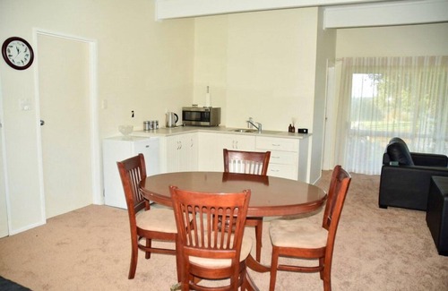 Maungatautari Cottage | Karapiro Family Cottage, 1 of 3 in a country garden bordering a native reserve