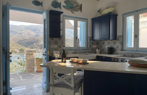 Poros House | Karen’s Mikro Spiti, Poros. Presented by LazyDaze