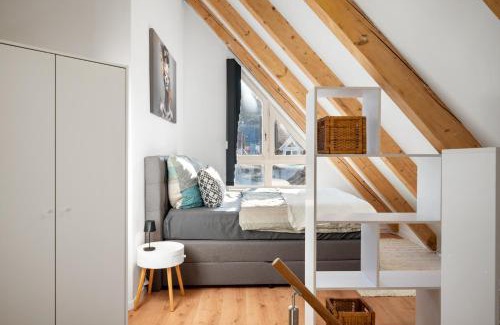 Aidlingen Apartment | Karibu Nyumbani - Tolle Maisonette-Wohnung mit Arbeitsplatz und Balkon