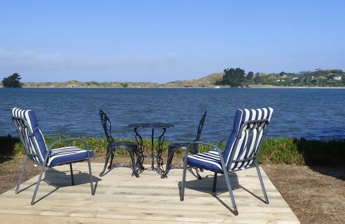 Karitane Apartment | Karitane absolute-seaside self-contained family holiday studio, 2 adults, 2 kids