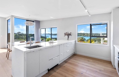 Oneroa House | KARU HOUSE | Coast & Country | WINTER DEAL - Stay for 3, Pay for 2