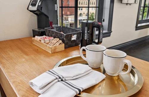 East Liberty Apartment | Kasa | Accessible Studio in the Heart of Steel City | The Maverick