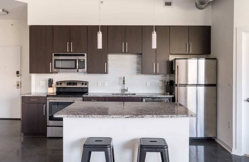 Del Ray Apartment | Kasa | Charming 2 BD + Fire Pit | Alexandria