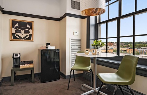 East Liberty Apartment | Kasa Classic Studio - Comfortable and Convenient The Maverick