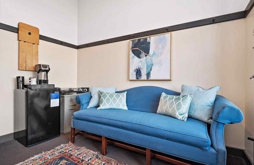 East Liberty Apartment | Kasa | Uniquely Designed Suite Near Carnegie Museum | The Maverick