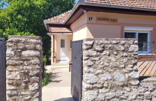 Saly House | Kastély Ház
