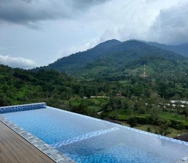 Bentong Villa | Kasturi D Manggis Janda Baik 8BR 4 Storey Bungalow Private Infinity Pool & Gunung Nuang View
