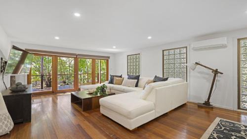 Coffs Harbour House | Kasuari - Just Steps to Pool and Beach