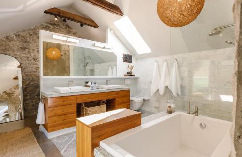 Elora Hotel | Kat Florence Hotels