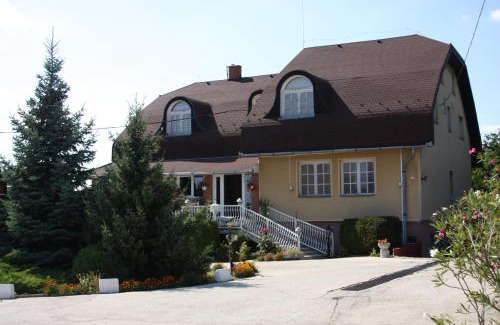 Nagyteteny House | Katalin Panzió