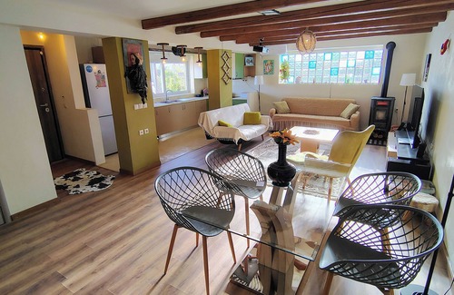 Velon House | Katia's Country House is located 3 km from Kiato beach.