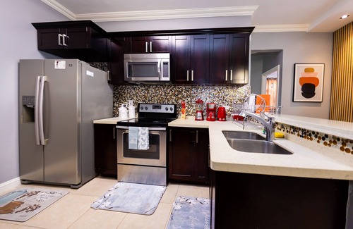 Saint Andrew Apartment | Katya’s Escape - Cozy 2 Bedroom Oasis w/Pool/Gym/Wifi