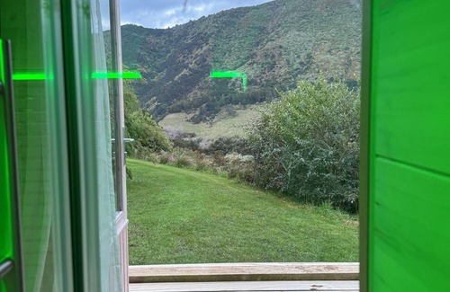 Thames Cabin | Kauaeranga Vista Tui Sunrise Cabin