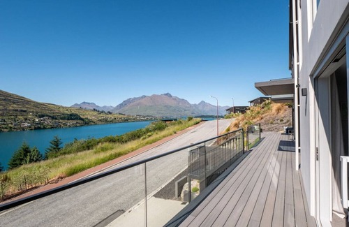 Frankton House | Kawarau Room With Lake Views