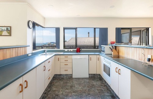 Snells Beach Cottage | Kawau Vista - Snells Beach Holiday Home
