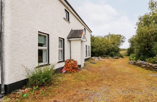 Glenbeigh Cottage | KEALDUFF LOWER, family friendly in Glenbeigh, County Kerry