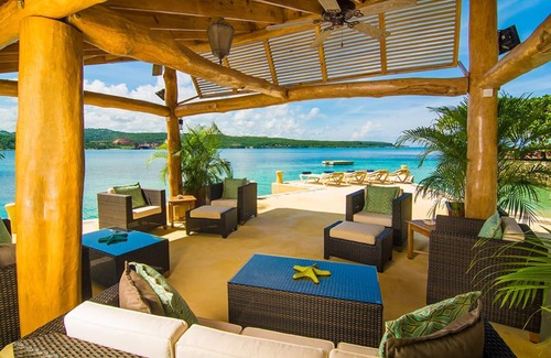 Discovery Bay Villa | Keela Wee on the Beach - 6 bedroom private beach front villa in Discovery Bay