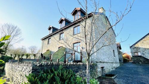Totnes House | Keepers Cottage - Dartmouth Golf and Spa Resort