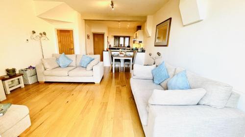 Totnes House | Keepers Cottage - Dartmouth Golf and Spa Resort