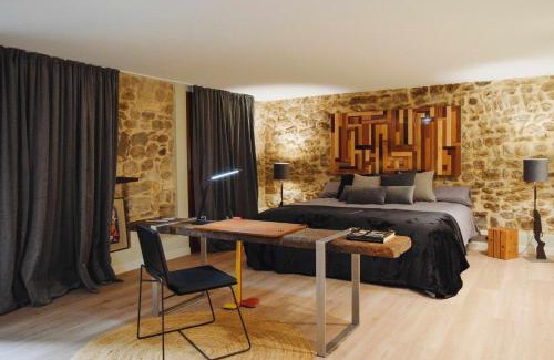 Besalu Apartment | KelDomènech Bed&Art Luxury apartment for art lover