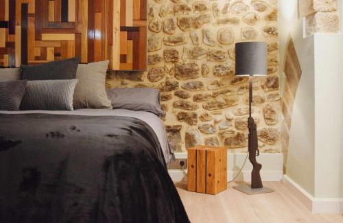 Besalu Apartment | KelDomènech Bed&Art Luxury apartment for art lover