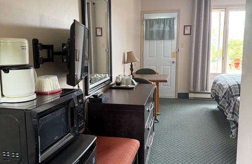Boularderie East Hotel | Kelly's View Motel