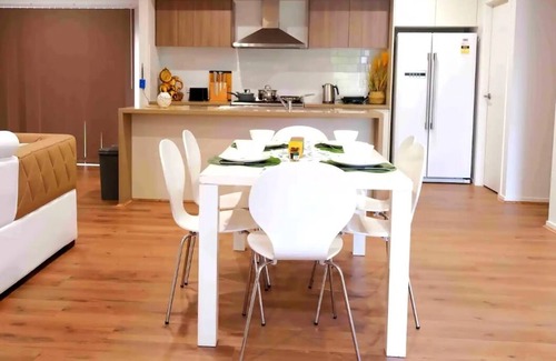 Kellyville House | Kellyville Spacious Modern House | Park&Lake