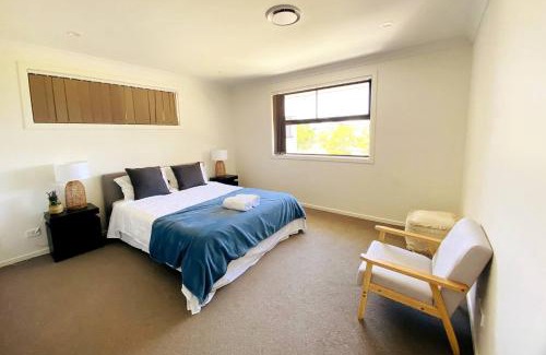 Kellyville House | Kellyville Spacious Modern House Park&Lake