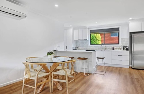 Calare Apartment | Kenna Villa - Central & Modern, Pets Allowed