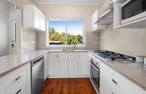 Kooringal House | Kennedy House - Cosy & Comfortable, Sleeps 7