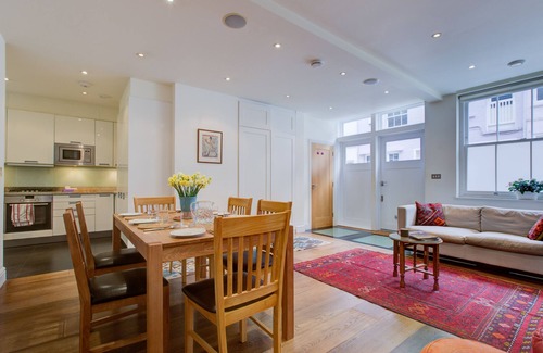 South Kensington House | Kensington: Gorgeous Mews House (8 - 12 guests)