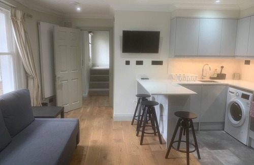 Kensington Apartment | Kensington Lodge - mins from Natural History Museum, on award-winning Gdn Sq